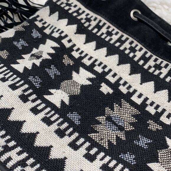 UnionBay Printed Western Style Fringe Purse Bucket Bag Crossbody Aztec Print Z38 - Picture 5 of 10